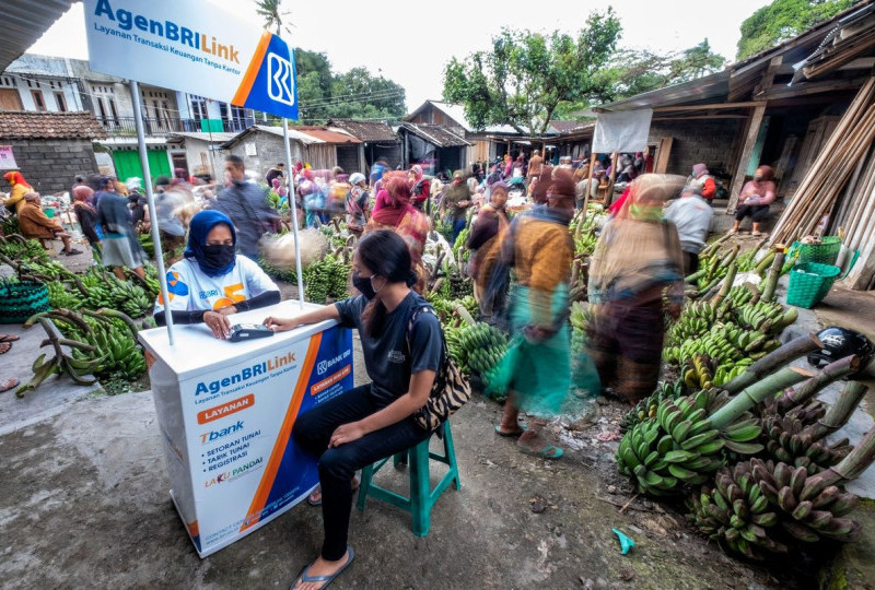 BRI Dorong UMKM Naik Kelas: Triliunan KUR Digelontorkan, Bisnis Mikro Siap Melejit!