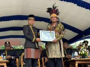 Pemkab Kutim Apresiasi Tujuh Guru dan Kepala Sekolah Berprestasi pada Hari Guru Nasional