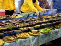 Pengalaman Kuliner Jalanan Menjadi Fokus Traveler 2025